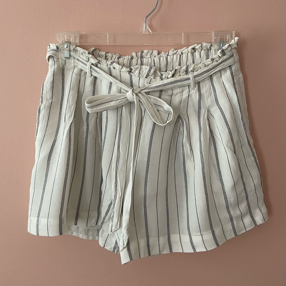 American Eagle flowy shorts